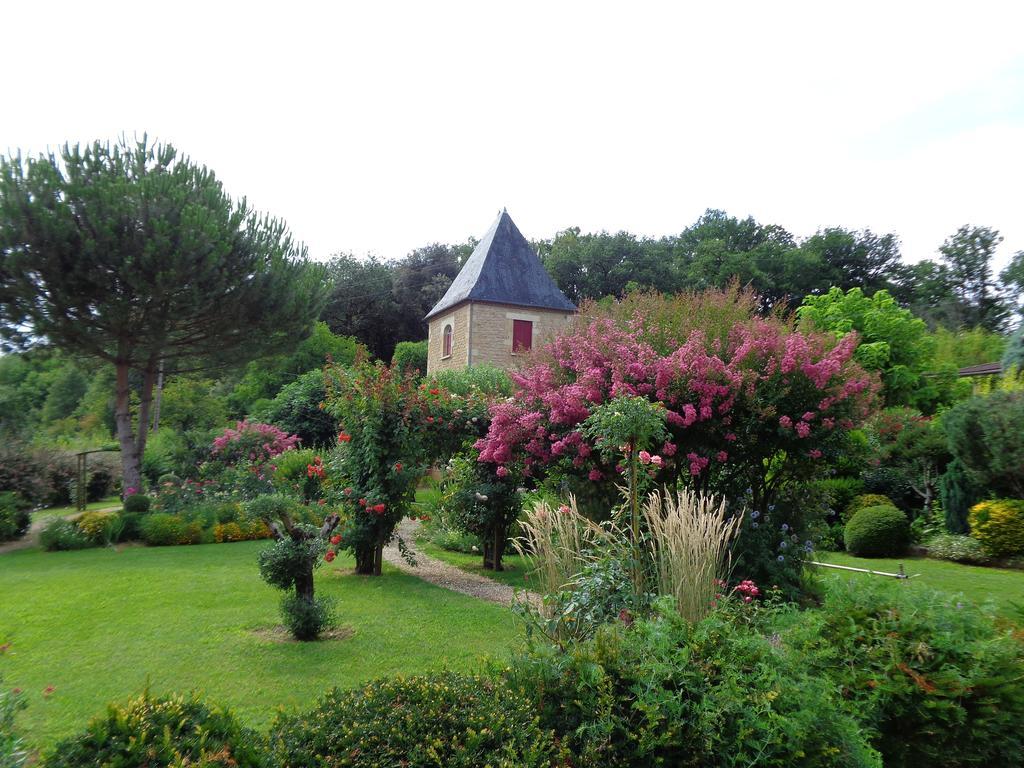 Отель La Ferme Fleurie Ла-Рок-Гажак Экстерьер фото